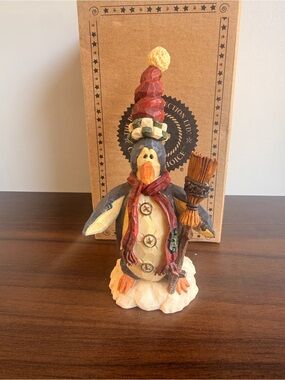 BOYDS CARVER'S CHOICE FIGURINE - FLIPPER CLEANSWEEP...NO JOB'S TOO BIG-PENQUIN